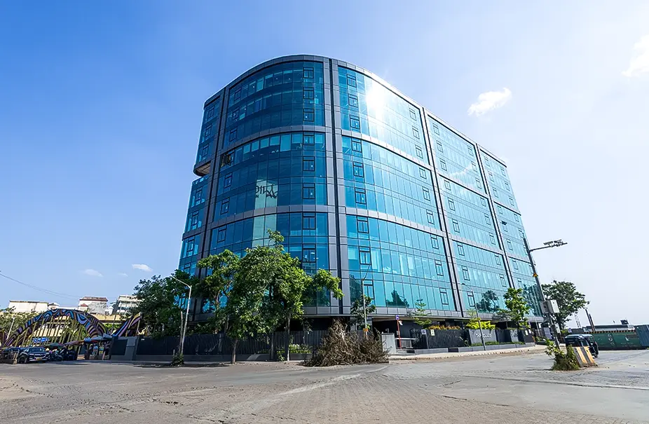 smartworks-the-square-office-building-near-mumbai-airport.webp